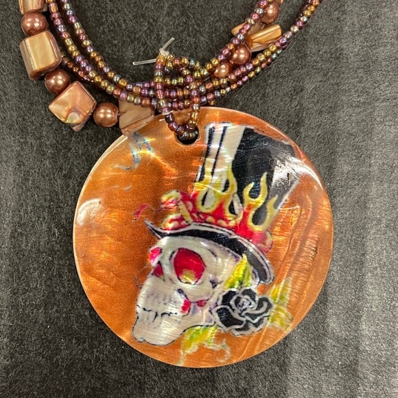ED HARDY Burning Top Hat & Skull on Shell Necklace - Picture 1 of 5